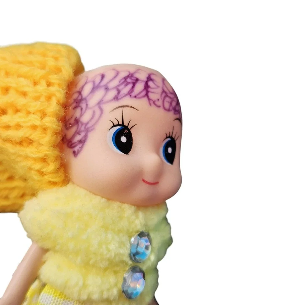 Ddung Plastic‎ Small Dolls